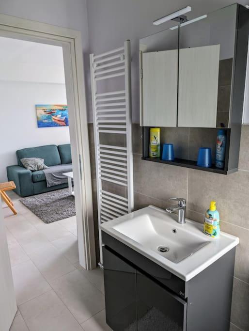 Vasiliki Studio, Beautiful New Built Appartement 10 Km To Airport أرتيميدا المظهر الخارجي الصورة