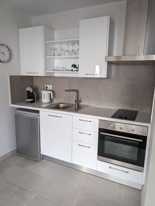 Vasiliki Studio, Beautiful New Built Appartement 10 Km To Airport أرتيميدا المظهر الخارجي الصورة